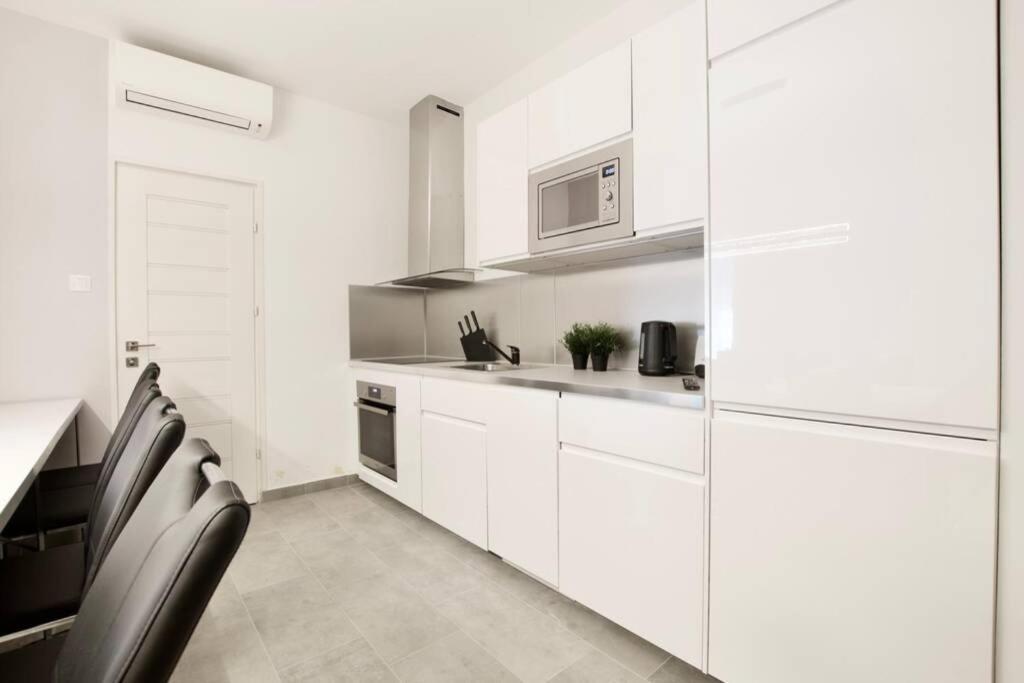 Apartment Premium By Hi5-vaci Str. 3 Bedroom *